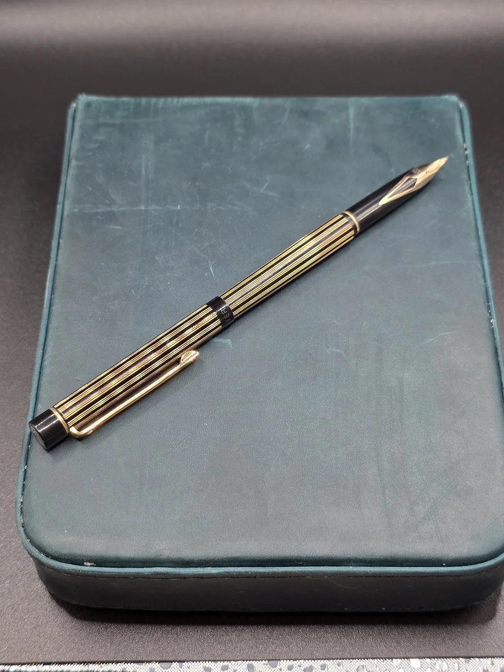 Vintage Sheaffer TARGA Slim Fountain Pen - 14K Gold Nib, Fine. White Dot